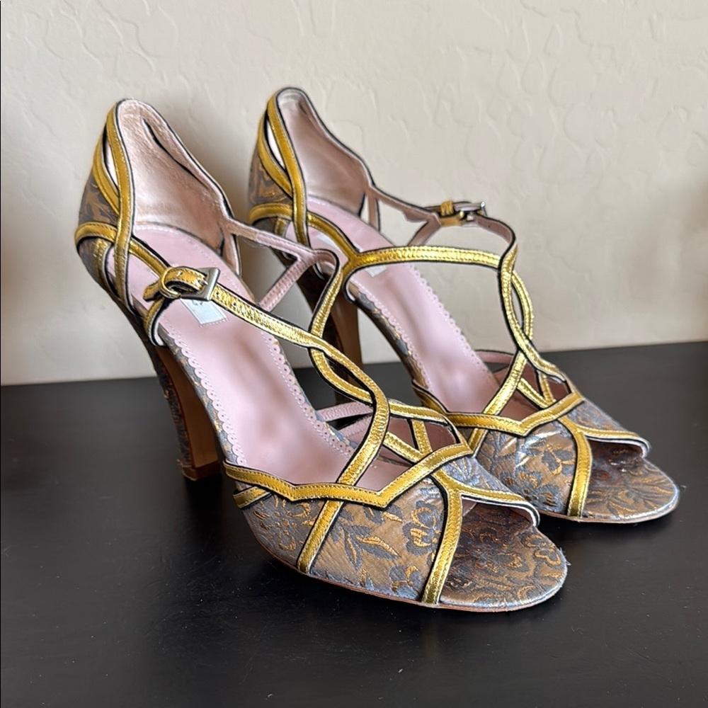 Vintage Prada 4 inch heels. Size 38 1/2. Matelasse + Silk Oro Antico. RARE!!!!